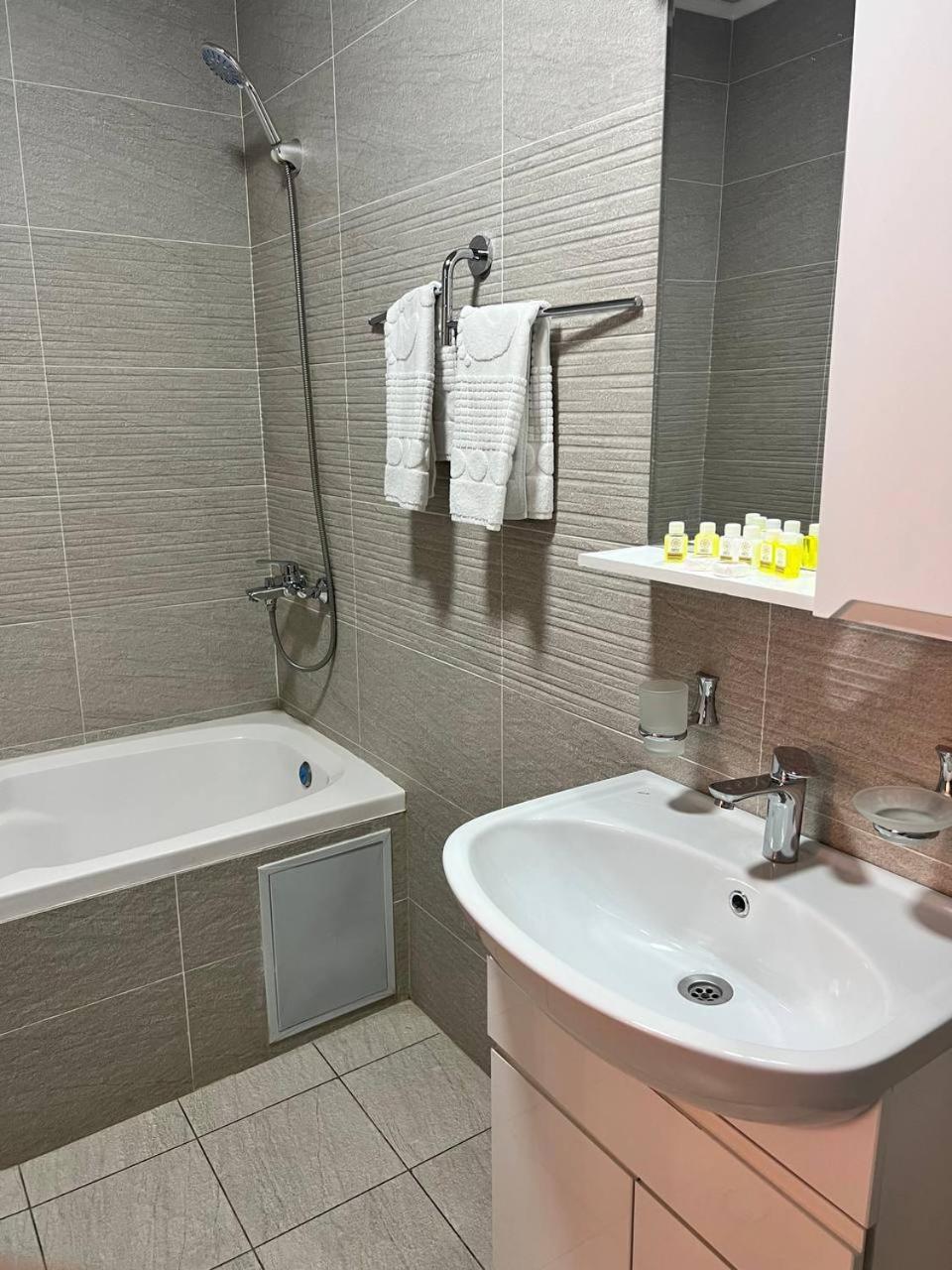 Orzu Hotel ナマンガン エクステリア 写真