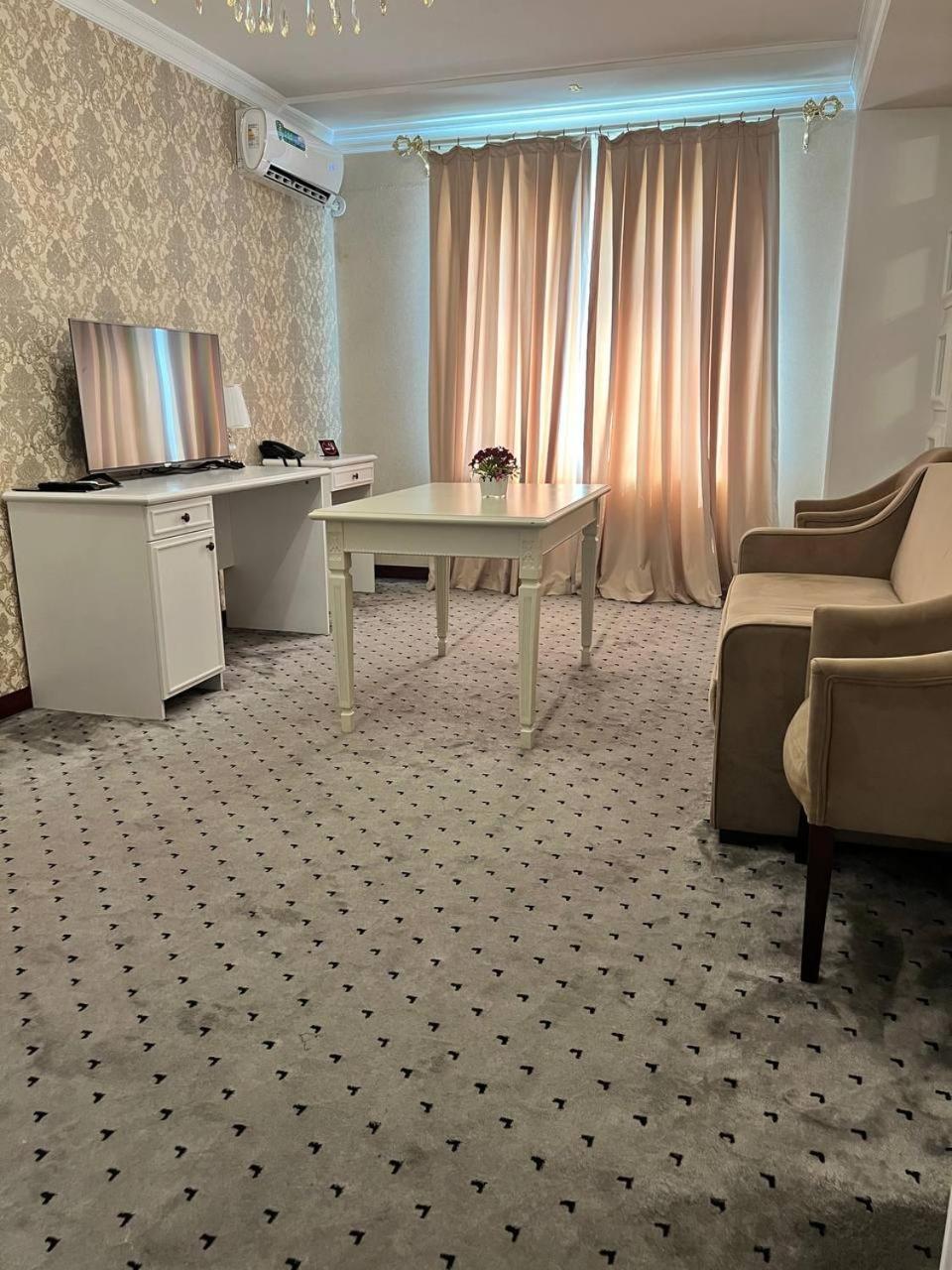Orzu Hotel ナマンガン エクステリア 写真