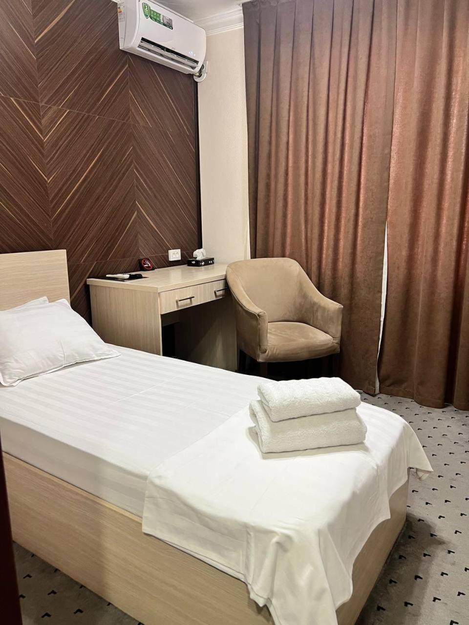 Orzu Hotel ナマンガン エクステリア 写真